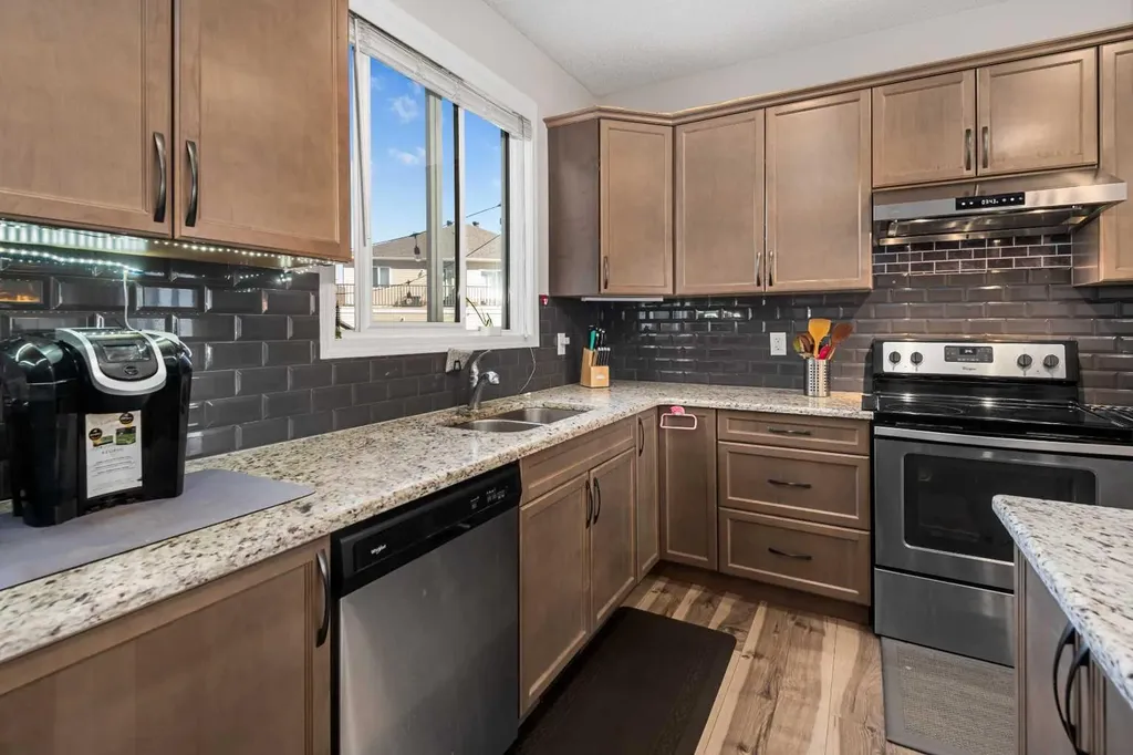 295 Carrington Circle NW Calgary AB t3p 0y6