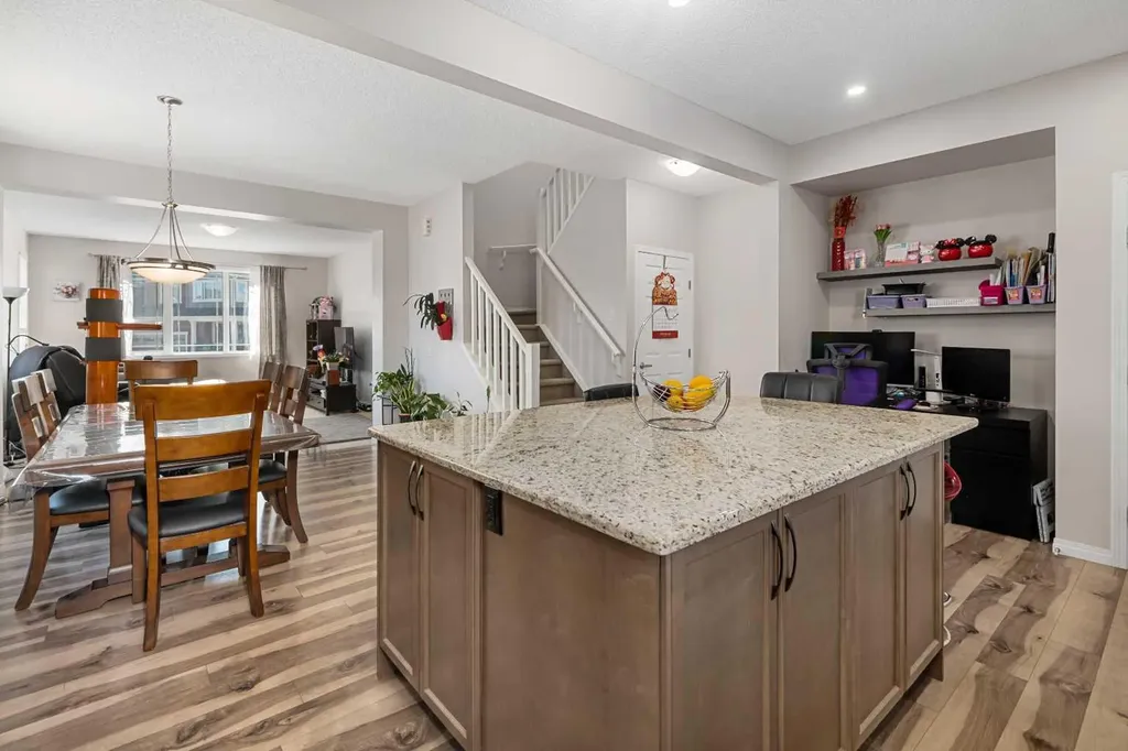 295 Carrington Circle NW Calgary AB t3p 0y6