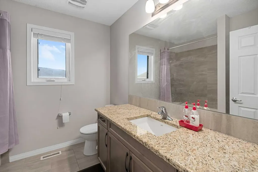 295 Carrington Circle NW Calgary AB t3p 0y6