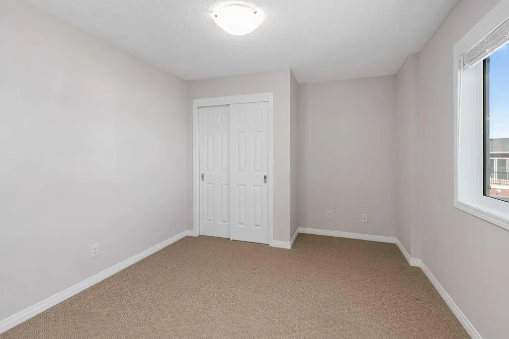 295 Carrington Circle NW Calgary AB t3p 0y6