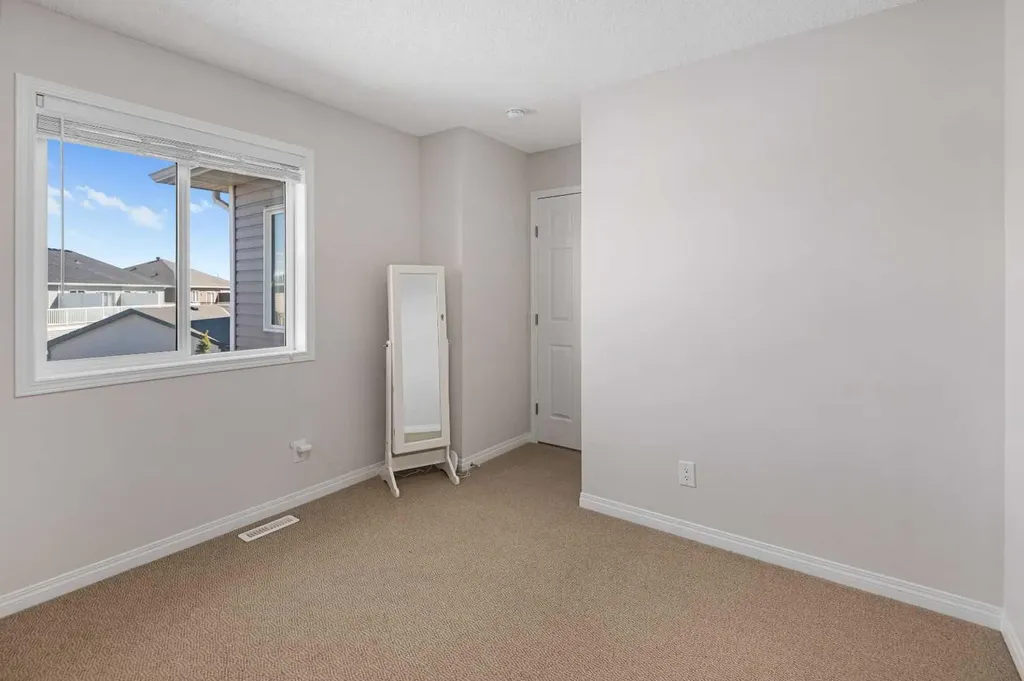 295 Carrington Circle NW Calgary AB t3p 0y6
