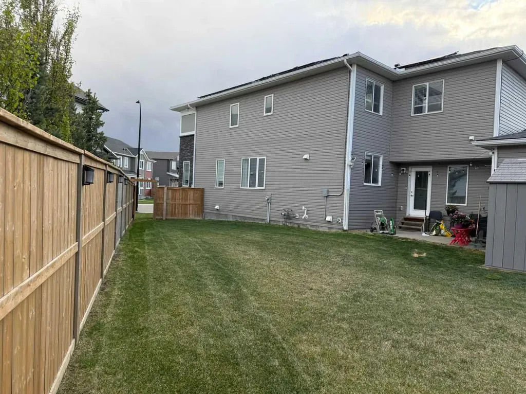 295 Carrington Circle NW Calgary AB t3p 0y6