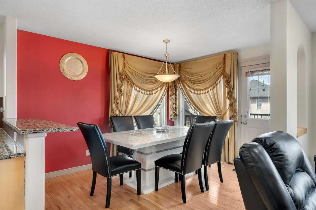 133 Everwoods Close SW Calgary AB T2Y 5A6