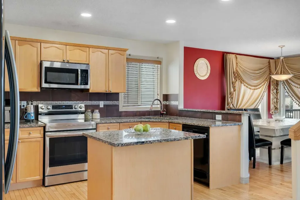 133 Everwoods Close SW Calgary AB T2Y 5A6