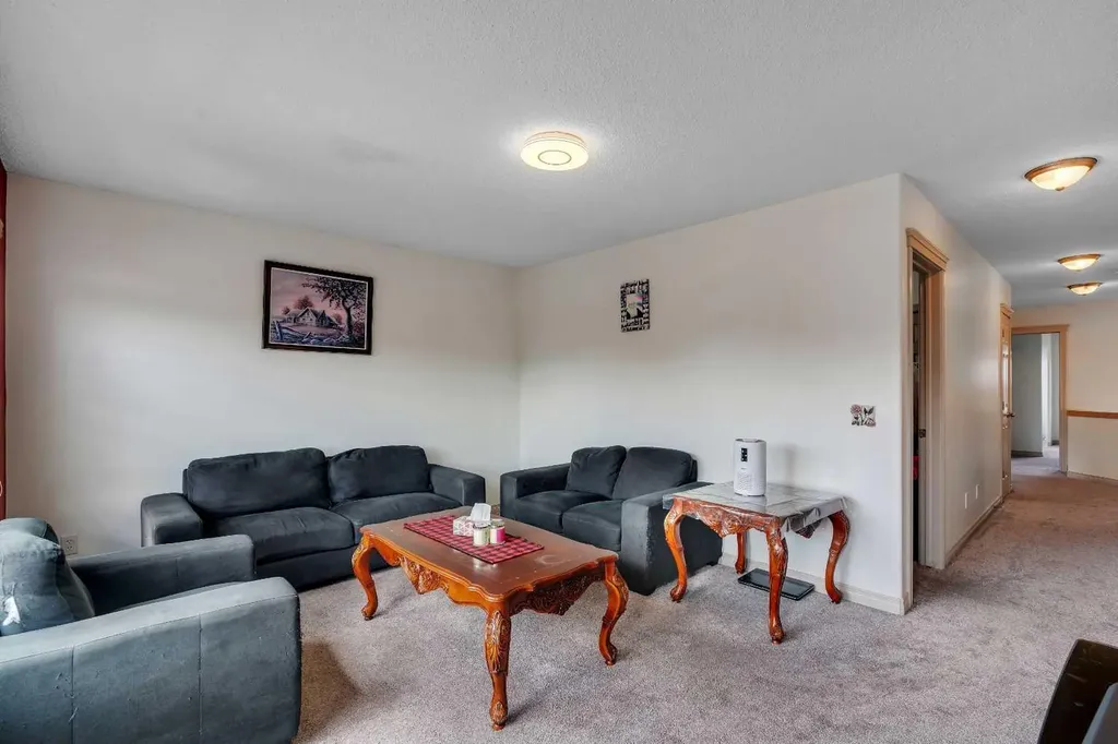 133 Everwoods Close SW Calgary AB T2Y 5A6