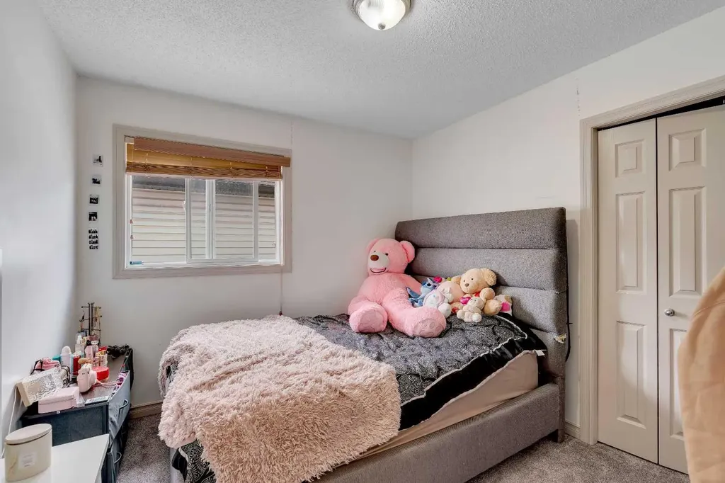 133 Everwoods Close SW Calgary AB T2Y 5A6