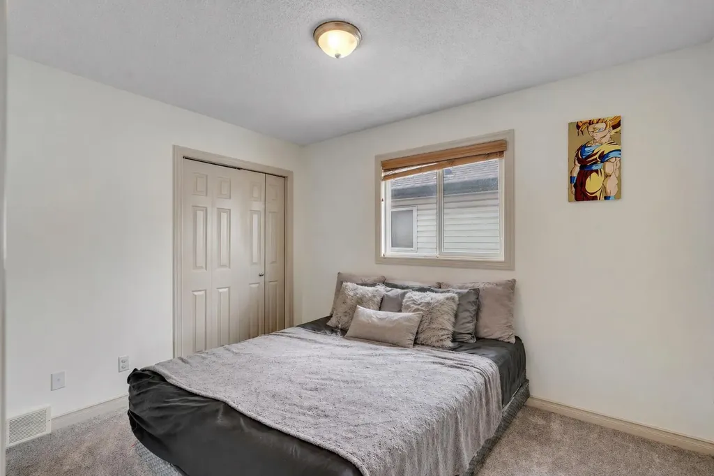 133 Everwoods Close SW Calgary AB T2Y 5A6