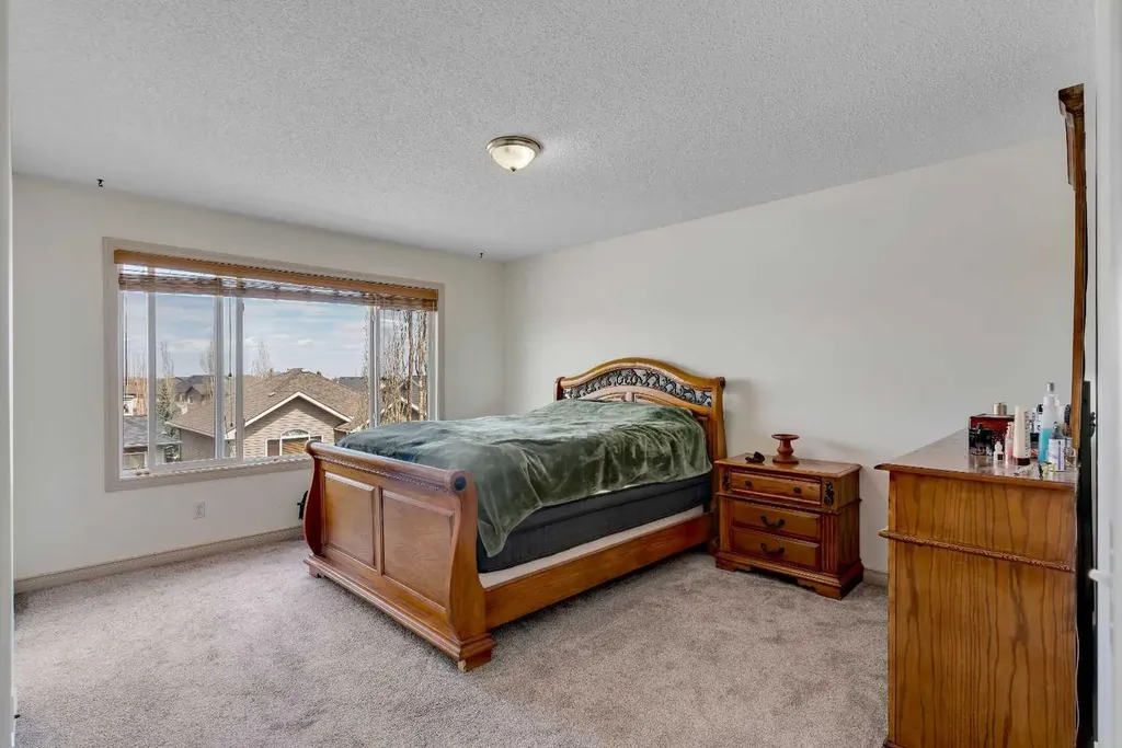 133 Everwoods Close SW Calgary AB T2Y 5A6