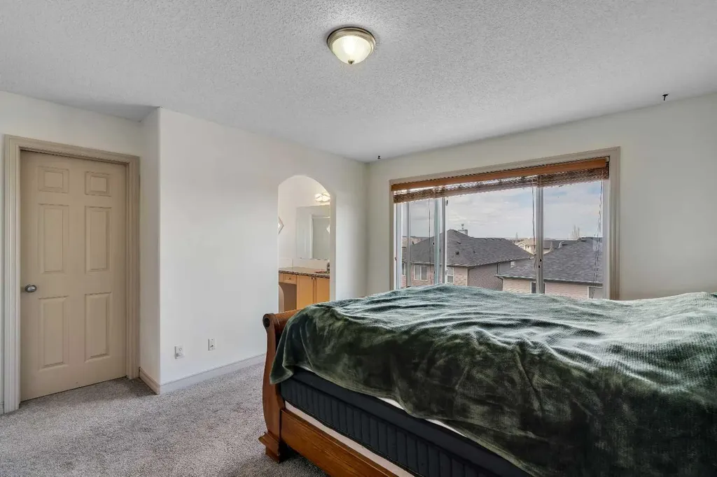 133 Everwoods Close SW Calgary AB T2Y 5A6