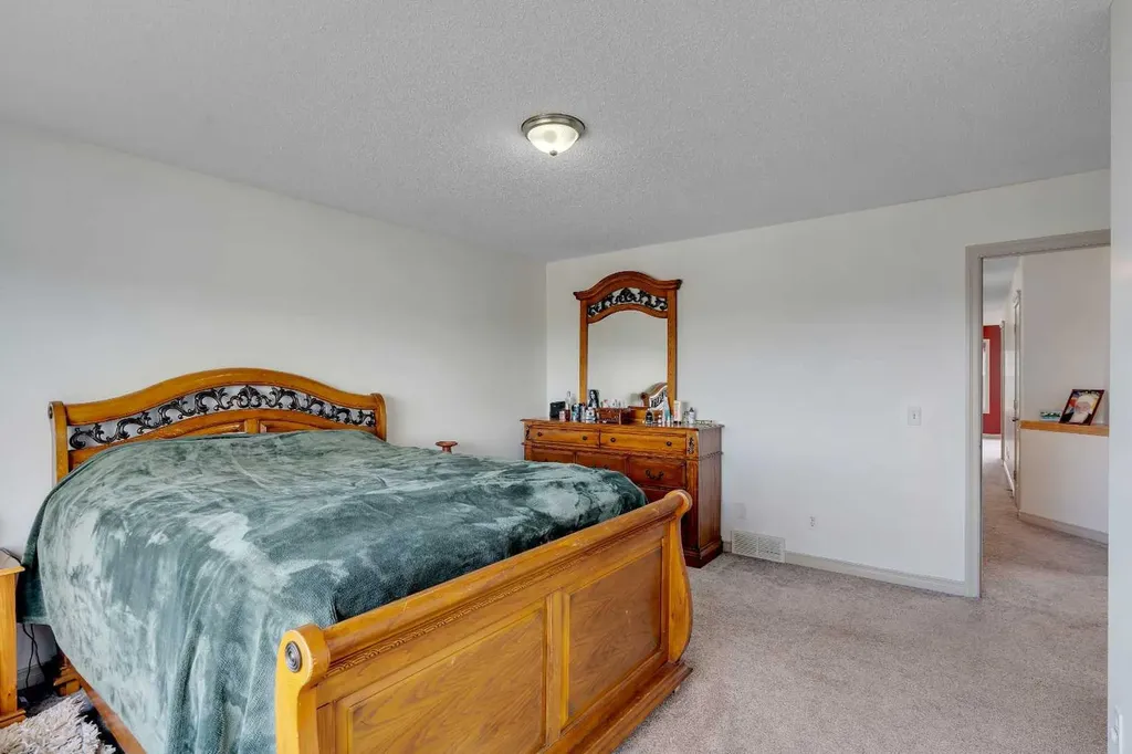 133 Everwoods Close SW Calgary AB T2Y 5A6