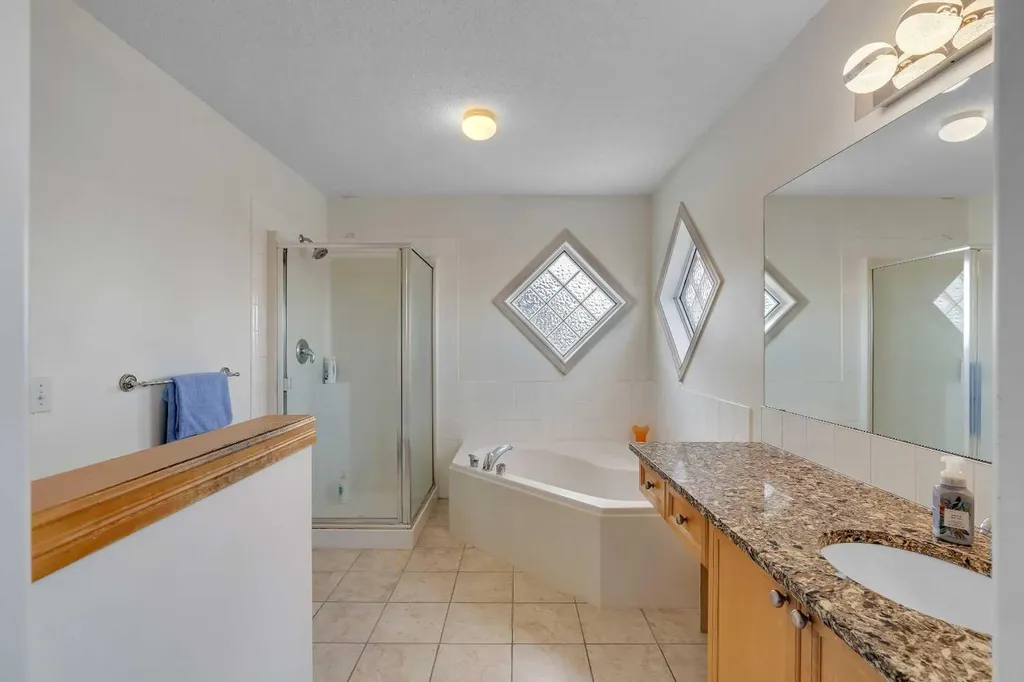 133 Everwoods Close SW Calgary AB T2Y 5A6