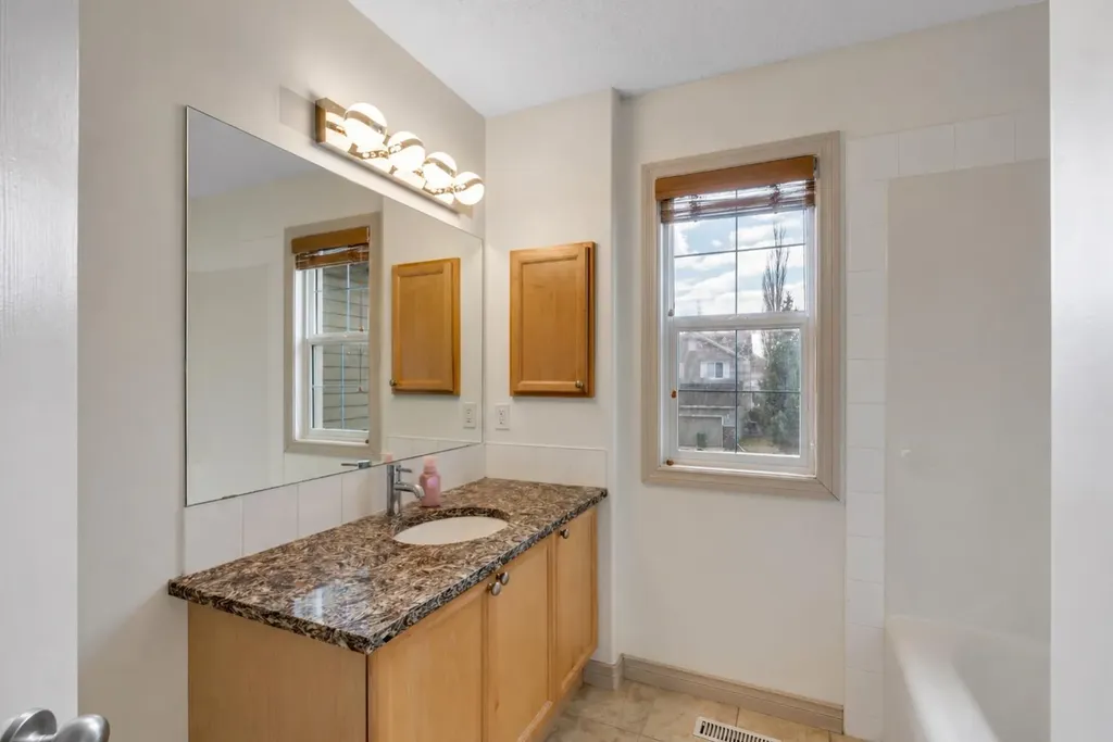 133 Everwoods Close SW Calgary AB T2Y 5A6