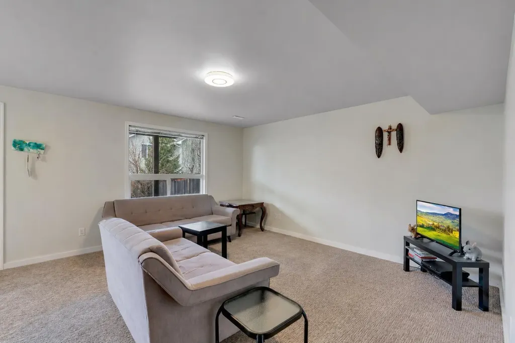 133 Everwoods Close SW Calgary AB T2Y 5A6