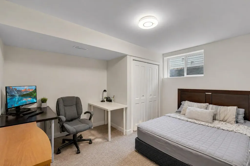 133 Everwoods Close SW Calgary AB T2Y 5A6