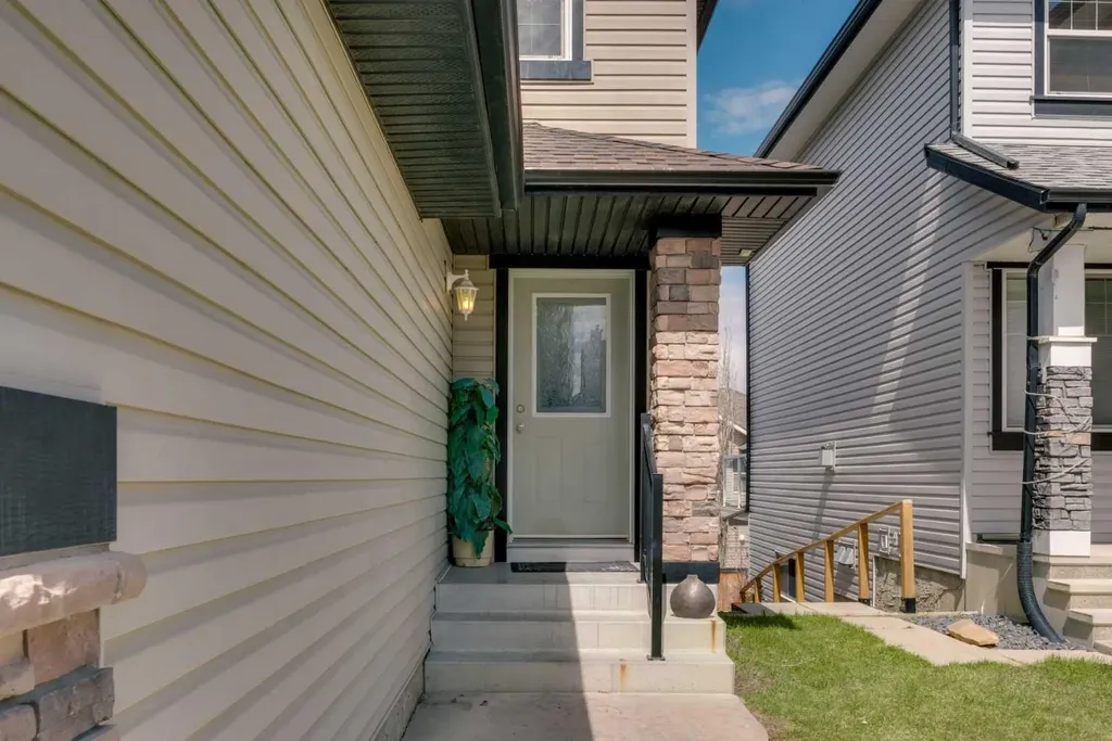 133 Everwoods Close SW Calgary AB T2Y 5A6