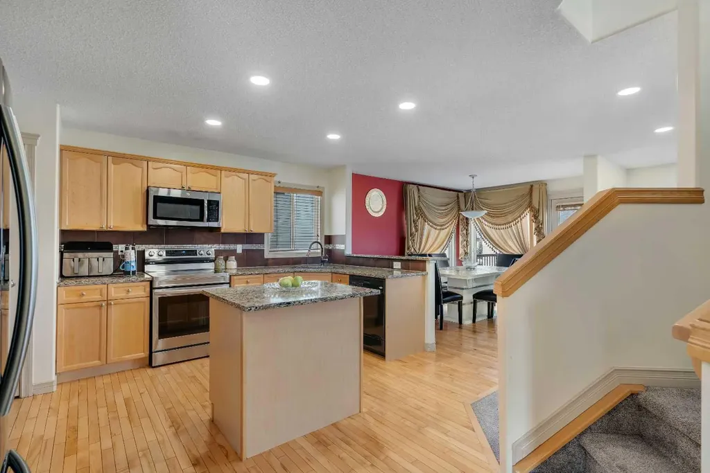 133 Everwoods Close SW Calgary AB T2Y 5A6