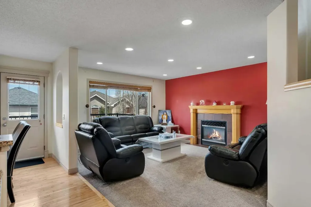 133 Everwoods Close SW Calgary AB T2Y 5A6
