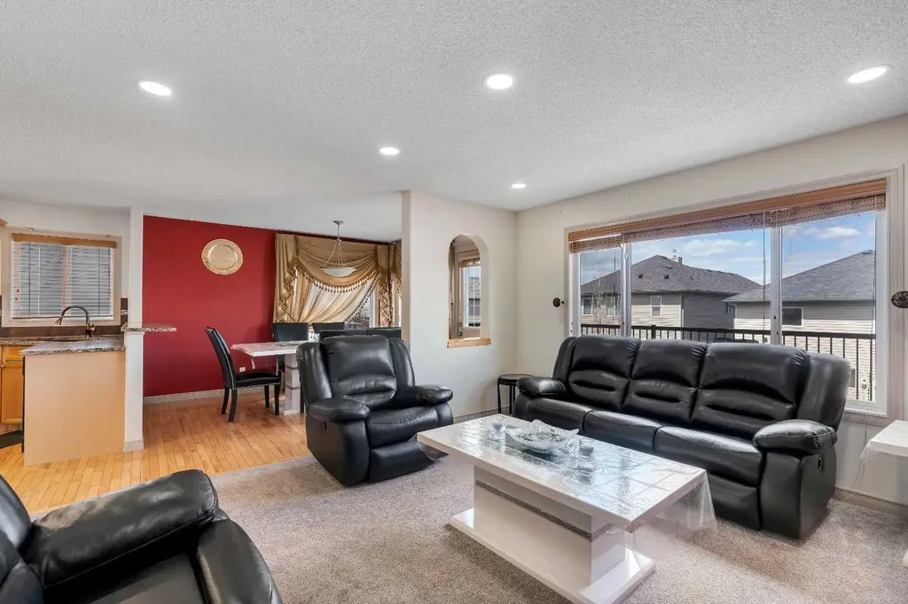 133 Everwoods Close SW Calgary AB T2Y 5A6
