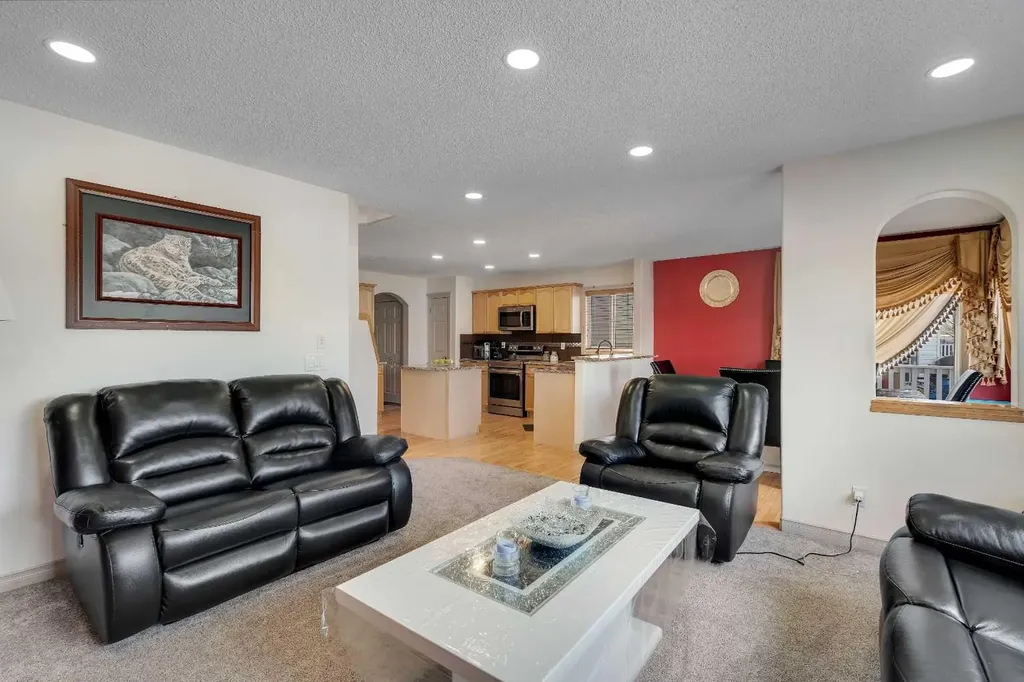 133 Everwoods Close SW Calgary AB T2Y 5A6