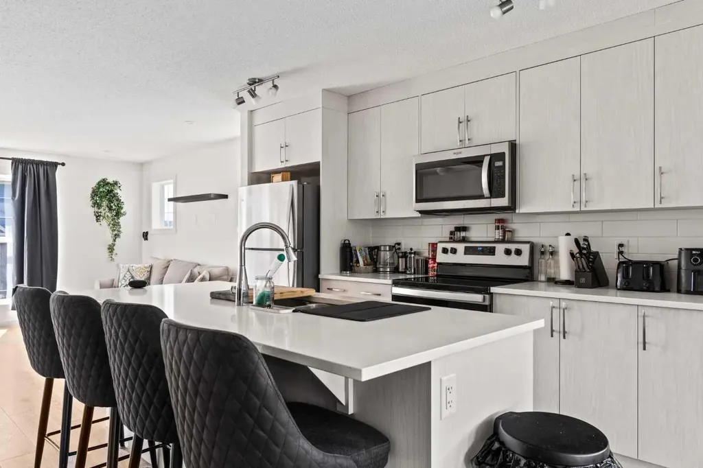 463 Cranbrook Square SE Calgary AB T3M3E3