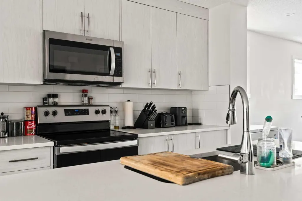 463 Cranbrook Square SE Calgary AB T3M3E3