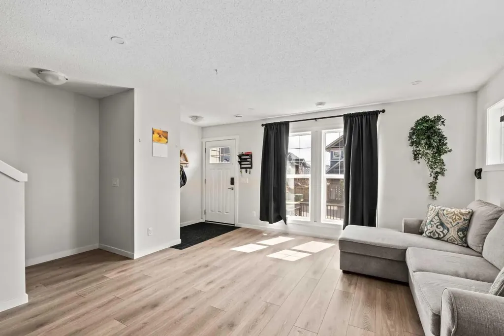 463 Cranbrook Square SE Calgary AB T3M3E3