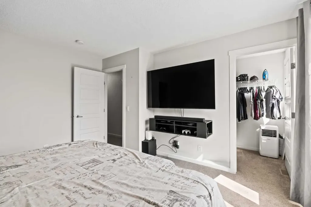 463 Cranbrook Square SE Calgary AB T3M3E3