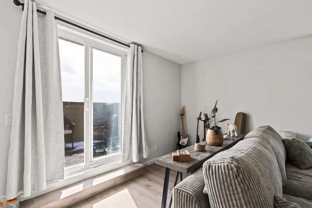 463 Cranbrook Square SE Calgary AB T3M3E3