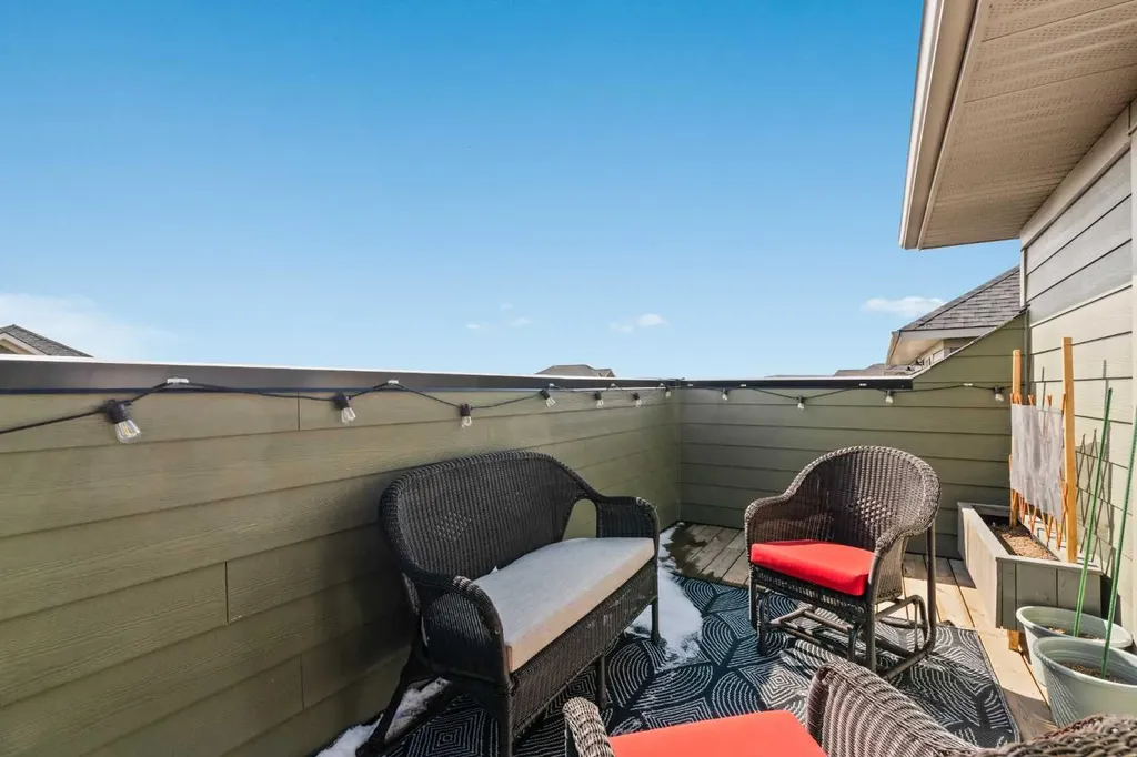 463 Cranbrook Square SE Calgary AB T3M3E3