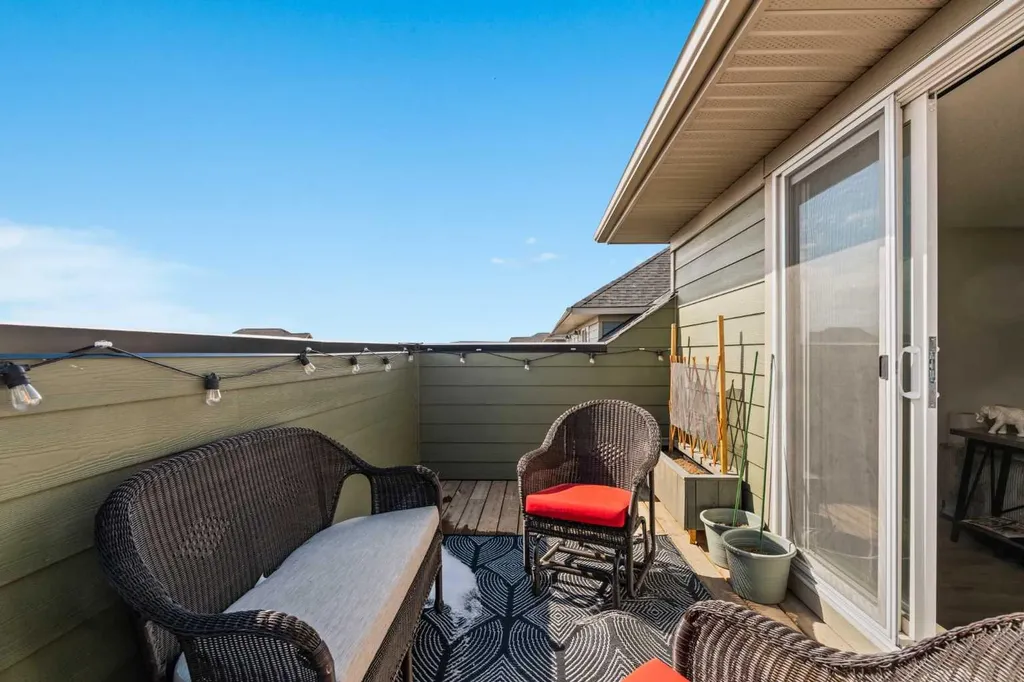 463 Cranbrook Square SE Calgary AB T3M3E3