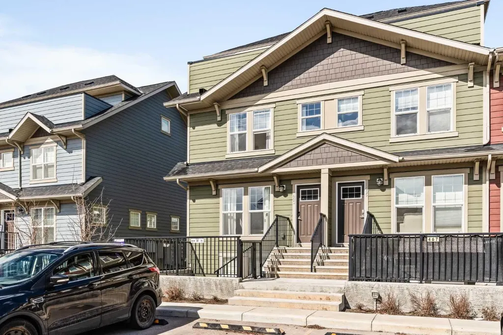 463 Cranbrook Square SE Calgary AB T3M3E3