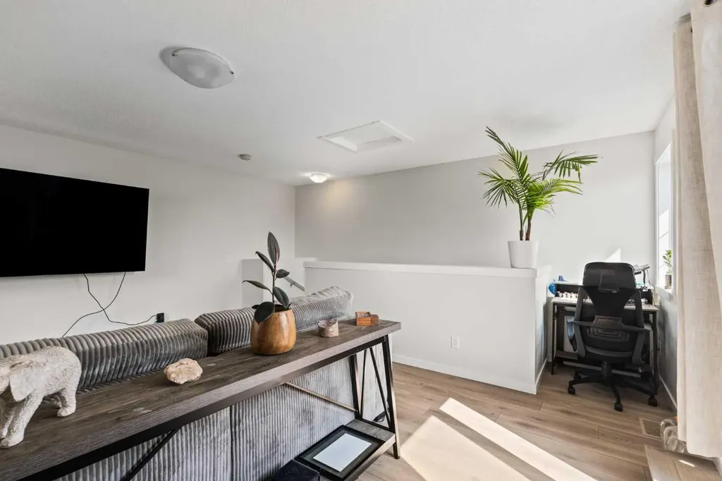 463 Cranbrook Square SE Calgary AB T3M3E3