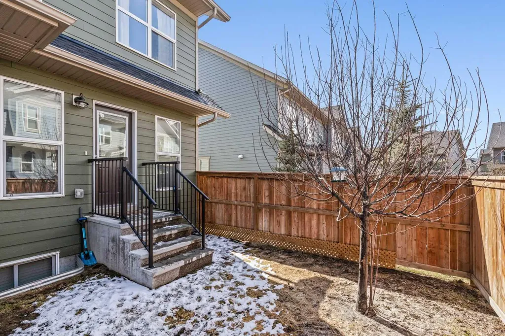 463 Cranbrook Square SE Calgary AB T3M3E3