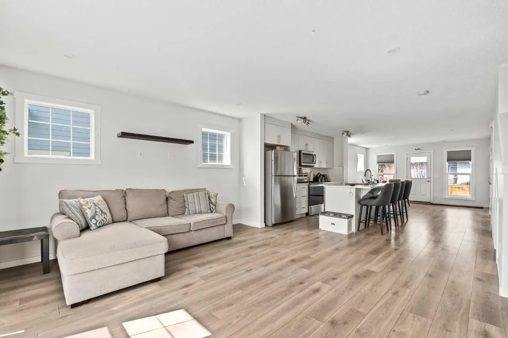 463 Cranbrook Square SE Calgary AB T3M3E3