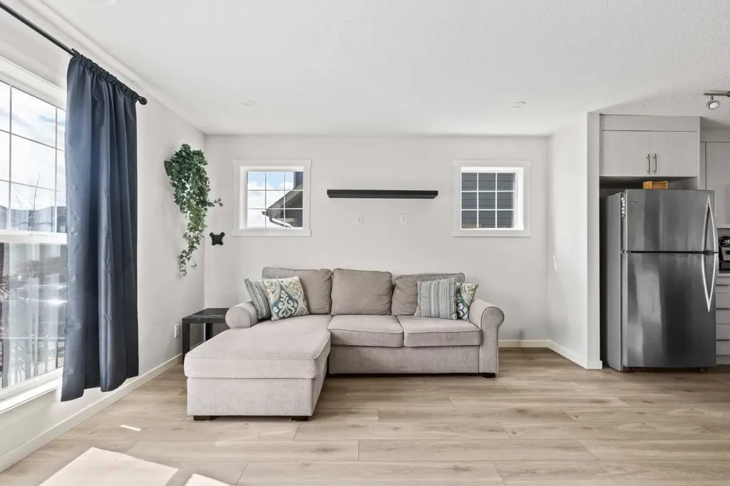 463 Cranbrook Square SE Calgary AB T3M3E3