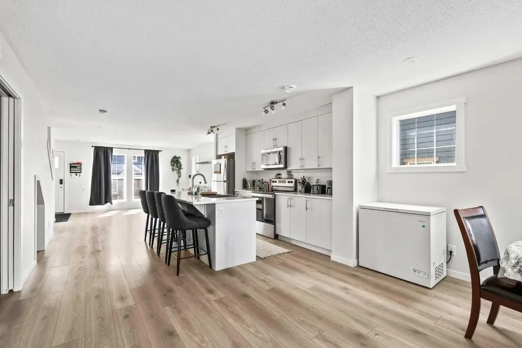 463 Cranbrook Square SE Calgary AB T3M3E3