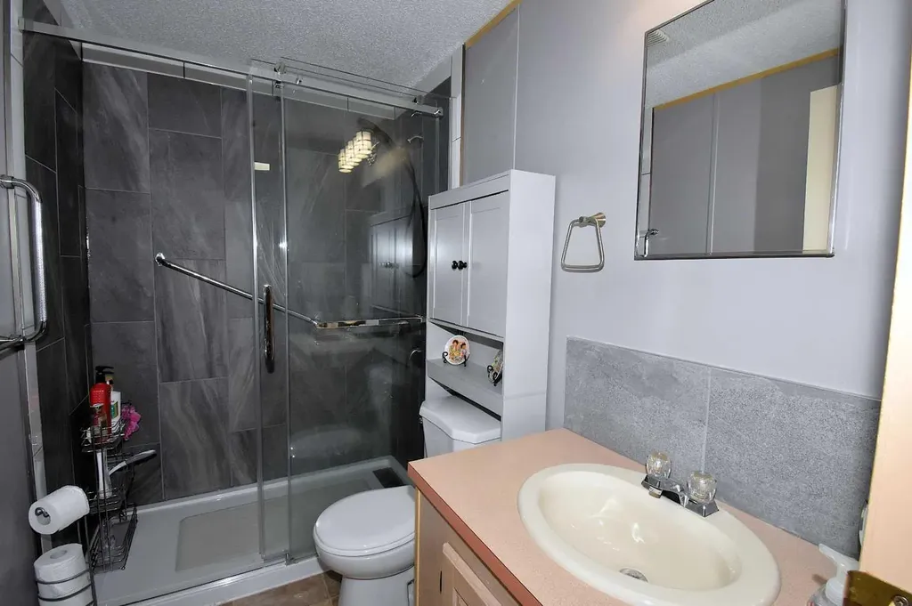 218 Skogg Avenue Hinton AB T7V 1A6