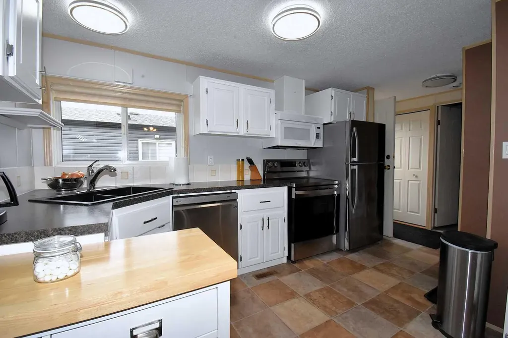 218 Skogg Avenue Hinton AB T7V 1A6