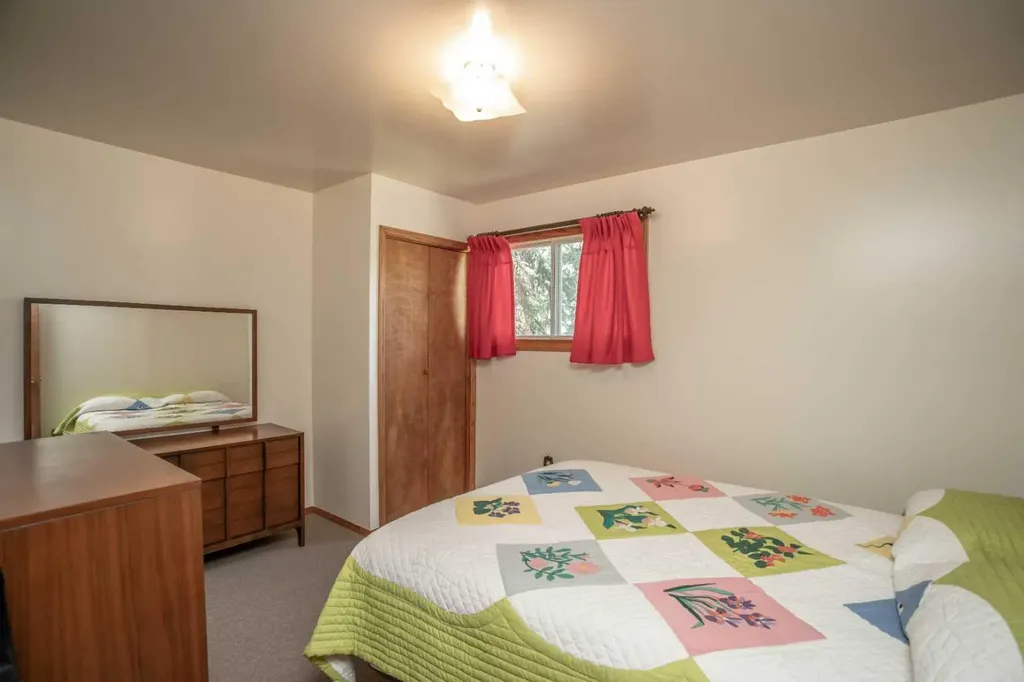 1 Sands Crescent Rochon Sands AB T0C 3B0