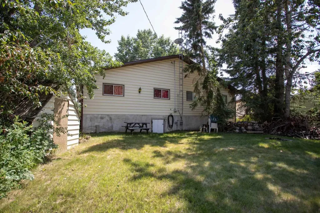 1 Sands Crescent Rochon Sands AB T0C 3B0