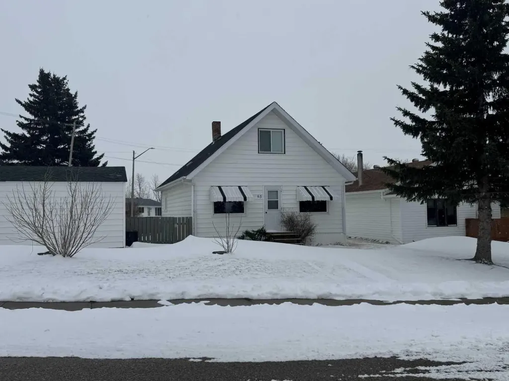 61 Mackenzie Avenue Hughenden AB T0B 2E0