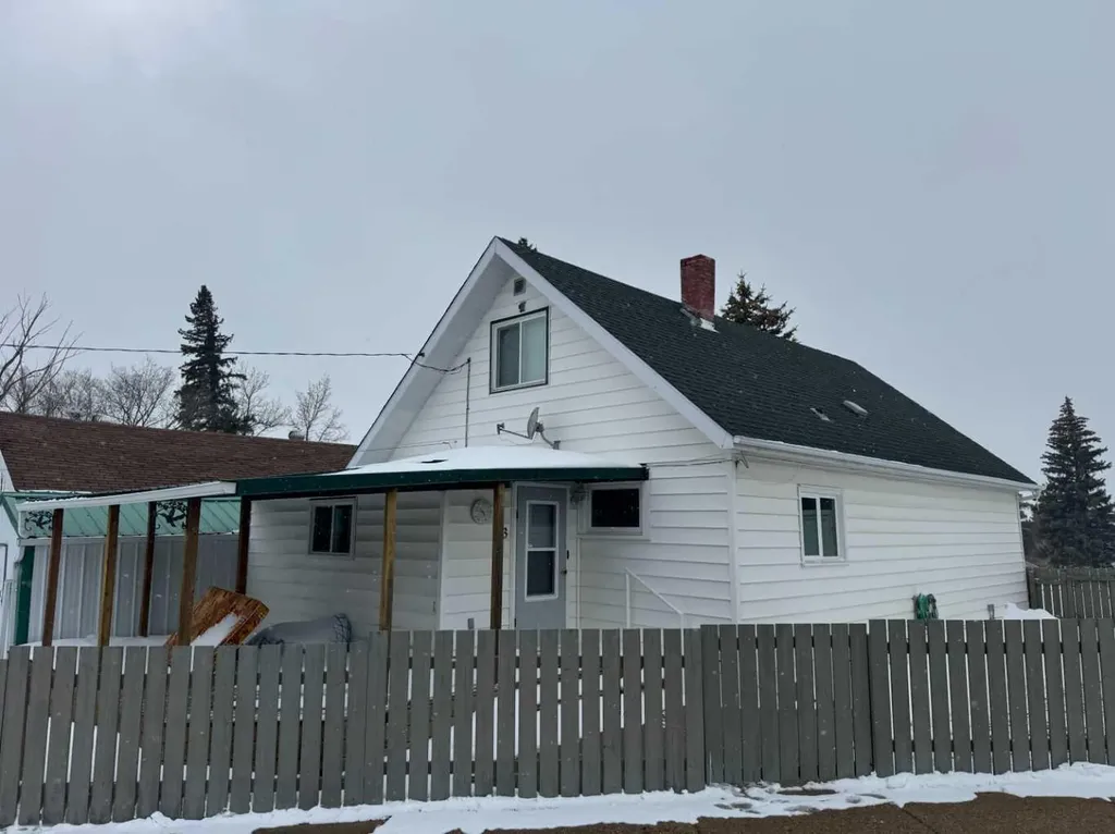 61 Mackenzie Avenue Hughenden AB T0B 2E0