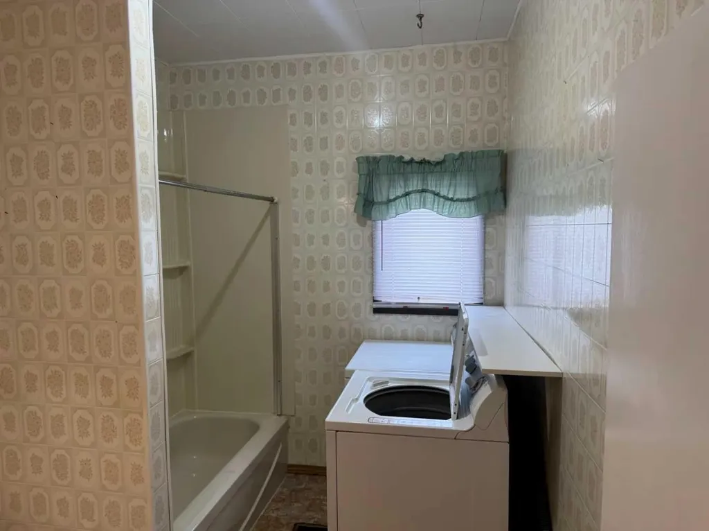 61 Mackenzie Avenue Hughenden AB T0B 2E0
