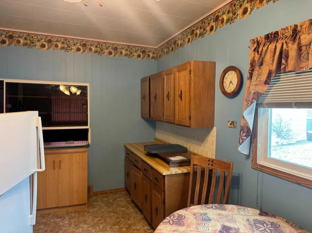 61 Mackenzie Avenue Hughenden AB T0B 2E0