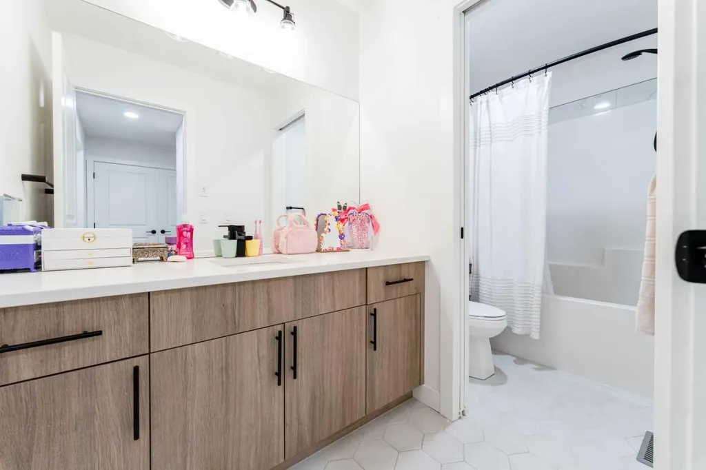76 Lucas Boulevard NW Calgary AB T3P 1H9