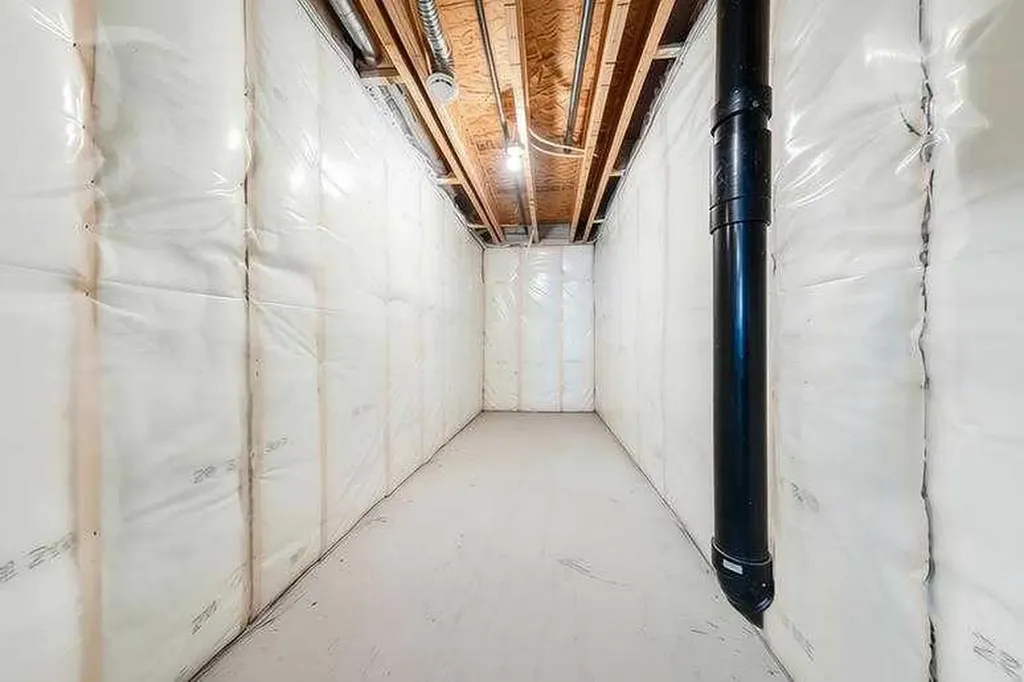 76 Lucas Boulevard NW Calgary AB T3P 1H9