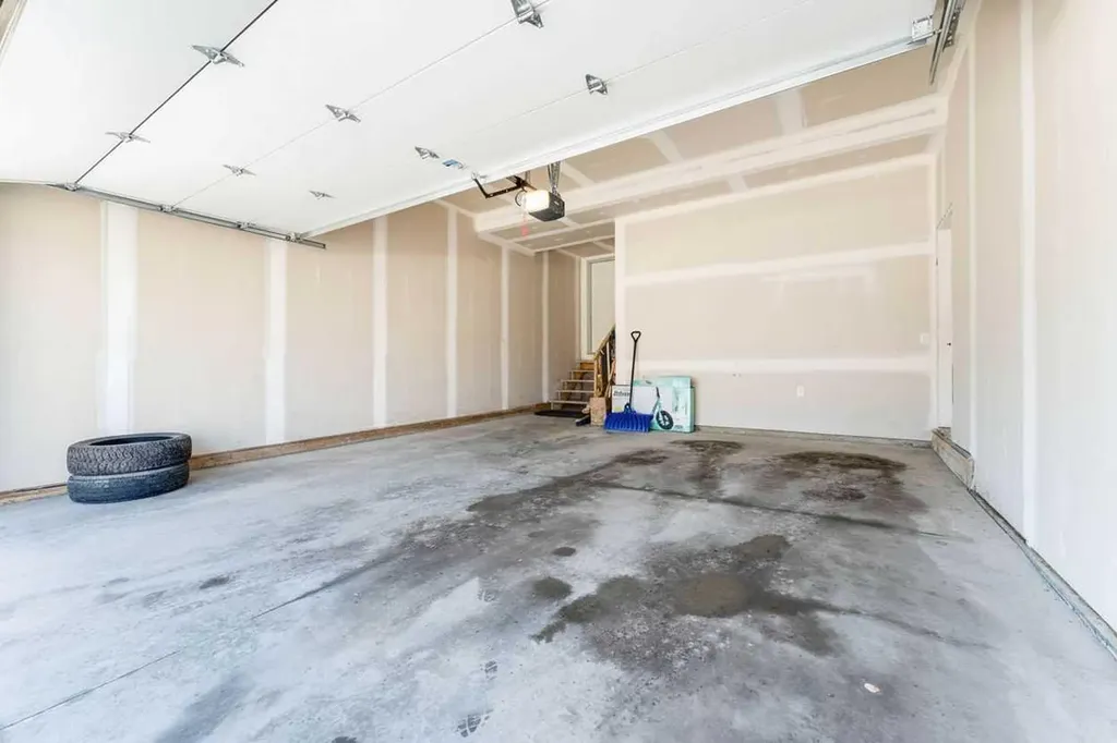 76 Lucas Boulevard NW Calgary AB T3P 1H9