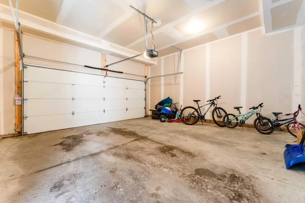 76 Lucas Boulevard NW Calgary AB T3P 1H9
