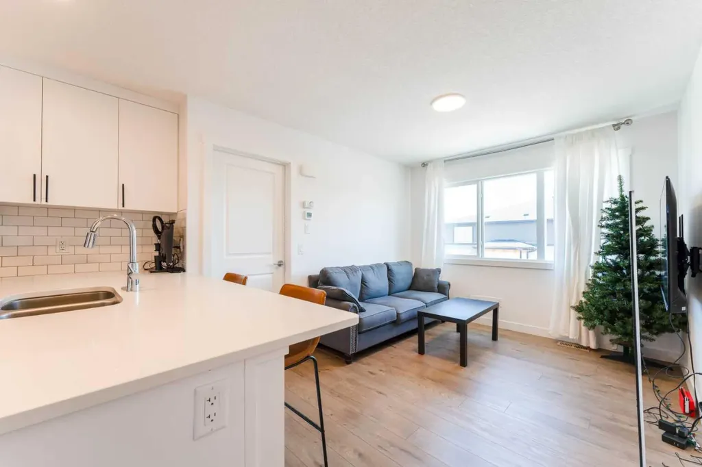 76 Lucas Boulevard NW Calgary AB T3P 1H9