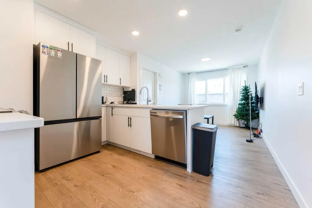 76 Lucas Boulevard NW Calgary AB T3P 1H9